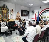 وكيل «تعليم أسوان» يلتقى أعضاء الاتحاد النوبي ويستجيب لبعض مطالبهم