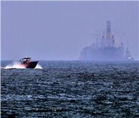 «أسوشيتد برس»: 4 سفن فقدت السيطرة على القيادة في خليج عُمان