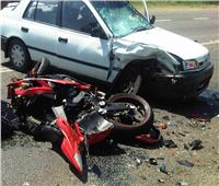 3 مصابين في حادث تصادم سيارة بدراجة بخارية بالمنيا
