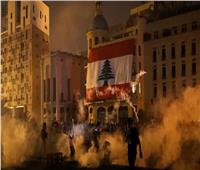 محتجون يضرمون النار عند مدخل البرلمان اللبناني