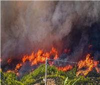 فرق الإطفاء تكافح حريقين ضخمين في اليونان