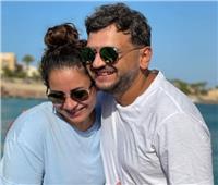 مصطفى خاطر يقضي إجازته الصيفية مع زوجته