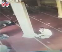 فيديو لسرقة هاتف محمول بمسجد في طنطا يُثير غضب المواطنين| فيديو وصور 