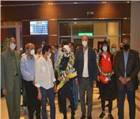 وصول وزير الرياضة والبعثة الأولمبية إلى مطار القاهرة | صور