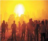اليونان تكافح نيران «إيفيا» لحماية آلاف السكان.. ومقتل 7 في حرائق «مفتعلة» بالجزائر