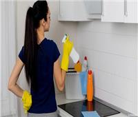 3 طرق لإزالة الدهون المتراكمة على جدران المطبخ 