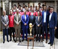 صبحي يكرم منتخبي مصر للناشئين والناشئات بعد تأهلهم لكأس العالم لكرة السلة