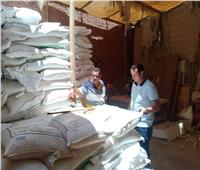 ضبط 9.5 طن سكر وأرز مجهول المصدر بمركز تعبئة بدون ترخيص في بني سويف