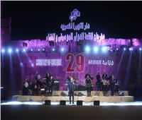 استقبال خاص لـ هشام عباس في حفل مهرجان القلعة للموسيقى والغناء| صور