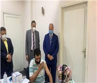 محافظ القاهرة يتفقد إجراءات تلقى العاملين بحى مصر الجديدة لقاح كورونا