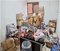 ضبط عامل يصنع مستحضرات التجميل بخامات مجهولة المصدر في القاهرة 