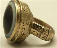 خاتم ذهبي عمره 400 عام يكشف عن قصة حب مؤثرة