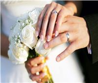 «طبيب» يوضح للمقبلين على الزواج طرق تجنب مخاطر كورونا |فيديو