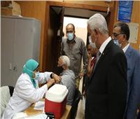 رئيس جامعة المنوفية يتفقد أماكن التطعيم ضد فيروس كورونا 