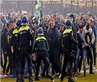 آلاف الهولنديين يحتجون على قيود كوفيد-19 في أمستردام