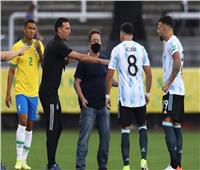 منتخب الأرجنتين يغادر الملعب بعد توقف المباراة أمام البرازيل | صور