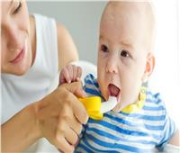 4 نصائح طبية للعناية بأسنان الرضع
