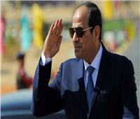 «كام واحد بيدخن؟».. الرئيس السيسي يمازح القيادات الشابة بميناء الإسكندرية