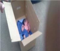العثور على طفل رضيع داخل صندوق بمدينة نصر