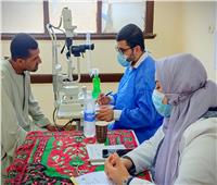 توقيع الكشف الطبي على 421 حالة بقافلة جامعة المنيا ضمن مبادرة «حياة كريمة»