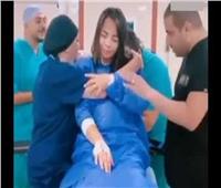 «غناء الأطباء» أحدث تقاليع «التخدير النصفي»| فيديو
