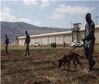 «إسرائيل» غلق مطار بسبب البحث عن أسيرين فلسطينيين كانا بين 6 فارين
