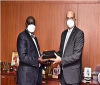 سفير مصر بكمبالا يلتقي رئيس البرلمان الأوغندي لتعزيز العلاقات الثنائية المشتركة 