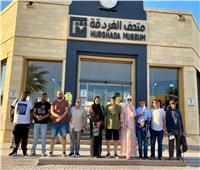 متحف الغردقة يستقبل وفدا من جمعية الصحفيين الإماراتية