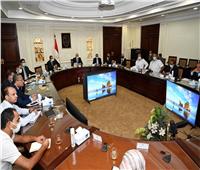 وزير الإسكان يبحث مخططات تنمية أراضى الساحل الشمالي الغربي 