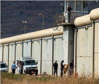 التفتيش «مرة كل ربع ساعة».. إجراءات إسرائيلية جديدة في سجن «جلبوع»
