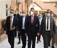 رئيس جامعة عين شمس يفتتح الرعاية المركزة الأحدث من نوعها في مصر