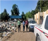 رئيس مدينة قنا ونائبه يتابعان سير العمل بمصنع تدوير القمامة بالجبلاو