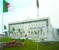 سجن 7 موظفين ومستورد في قضية «فساد» بـ280 مليون دينار بالجزائر