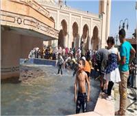 رغم إلغاء الاحتفالات.. الأطفال يسبحون في نافورة السيد البدوي بطنطا | صور