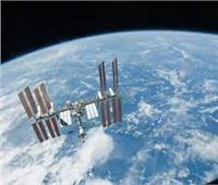 التحام مركبة «سويوز» على متنها أول طاقم سينمائي بالمحطة الفضائية الدولية 