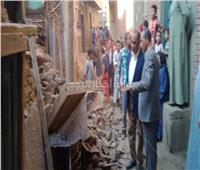صور| رئيس مركز الفشن يتفقد انهيار منزل بالطوب اللبن بقرية الشقر