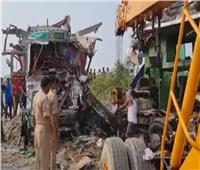 حادث مروع بين شاحنة وأتوبيس في الهند.. فيديو