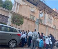 طلاب مدارس المنيا يتبعون الإجراءات الوقائية في أول أيام الدراسة