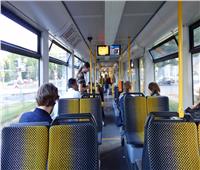 رجل يرش غاز الفلفل داخل حافلة بسبب الكمامة بألمانيا