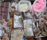ضبط نصف طن دجاج مجهول المصدر و680 قطعة حلوى منتهية الصلاحية بالأقصر