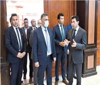 وزير الشباب والرياضة يلتقي وزير السكن والعمران الجزائري لبحث التعاون المشترك