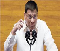 رئيس الفلبين يقترح تطعيم رافضي لقاح كورونا أثناء النوم