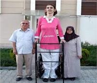 فتاة تدخل على موسوعة جينيس كأطول امرأة في العالم 