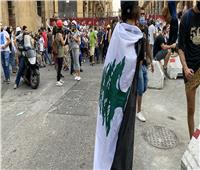 مئات المتظاهرين اللبنانيين يحيون ذكرى الثورة في بيروت