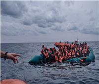 منظمة إنسانية: 75 مهاجرا في قارب مطاطي يواجهون مخاطر قبالة سواحل ليبيا