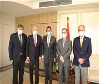 عبدالغفار يعقد اجتماعًا مع الرئيس الجديد للجامعة الأمريكية بالقاهرة