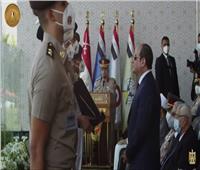 السيسي يتسلم درع الجامعات المصرية في حفل تخريج دفعات الكليات العسكرية