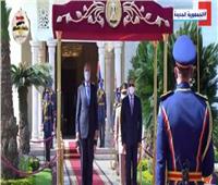 مراسم استقبال رسمية للرئيس الروماني بقصر الاتحادية | فيديو
