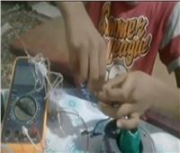 طالب في المرحلة الابتدائية يبتكر جهازًا لتحلية مياه البحر.. فيديو 
