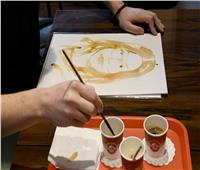 فنان ألباني يعالج زبائنه برسم وجوههم بقهوة «إسبريسو»